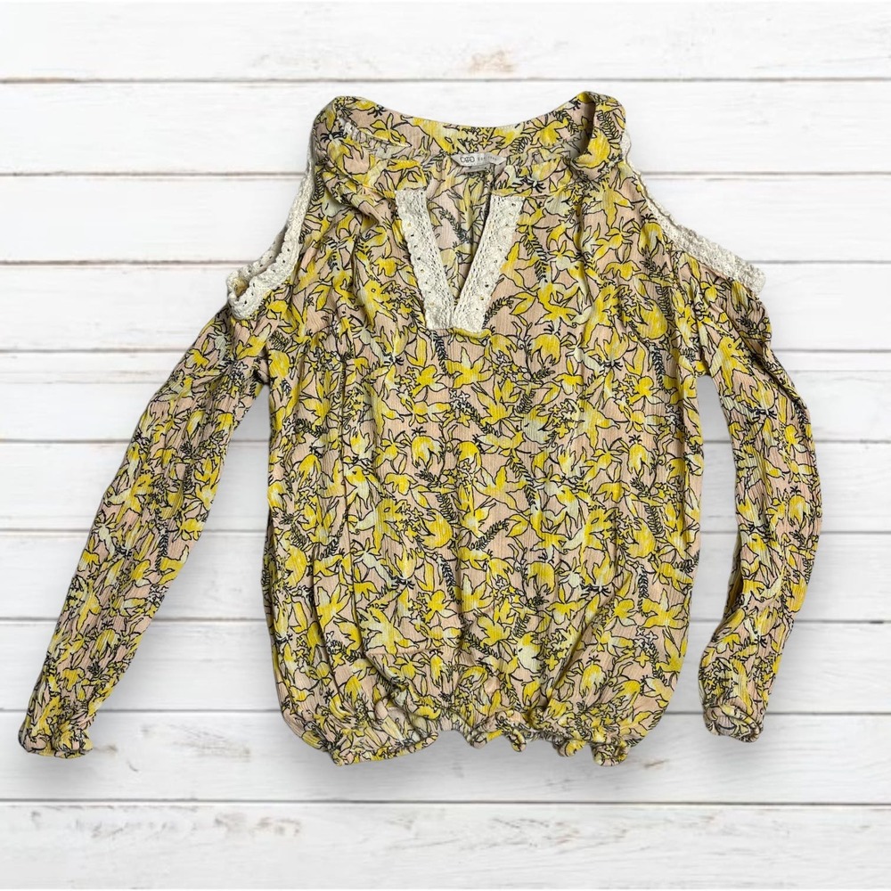 Cato Women's Yellow Floral Crochet Trim Cold Shoulder Blouse Size M